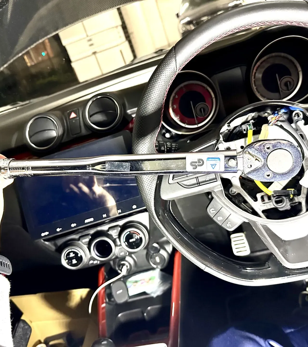 zc33sワークスベルスイッチ移設キットステアリングボス付き　車検対応品 スイスポのハンドル交換！WORKS BELLステアリングスイッチ移設キット