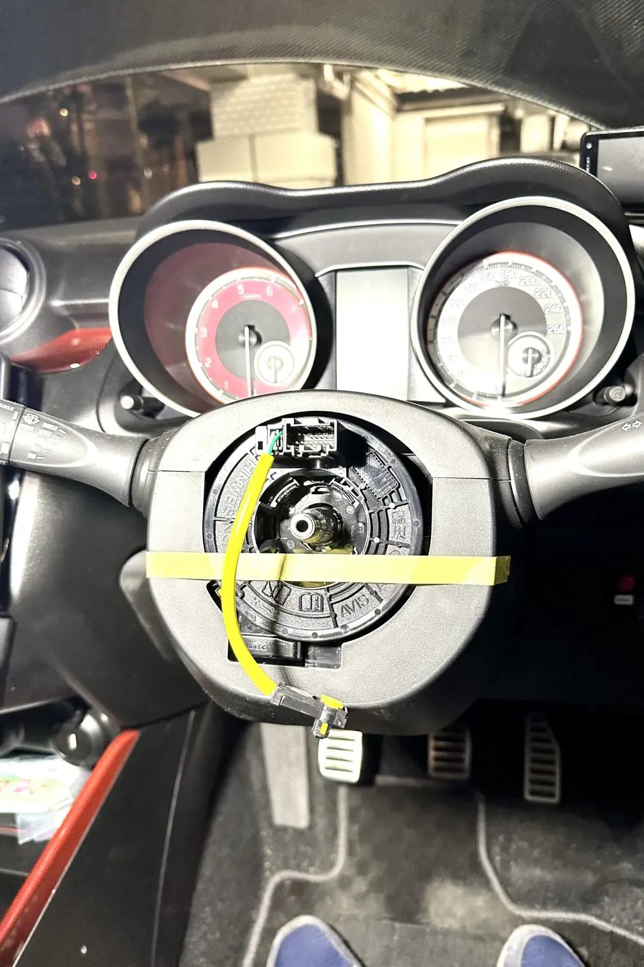 スイスポのハンドル交換！WORKS BELLステアリングスイッチ移設キット