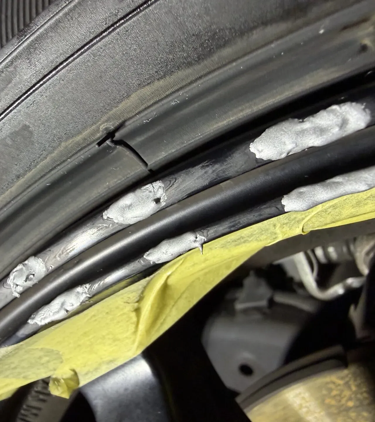 【2回目】ホイールのガリキズをDIY補修!パテ盛り〜再塗装で目立たなくする - 画像4