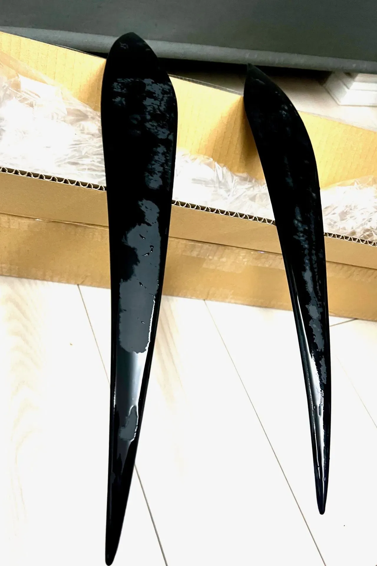缶スプレーで車のパーツを塗装する方法NOBLESSEアイラインを実践 - 画像2