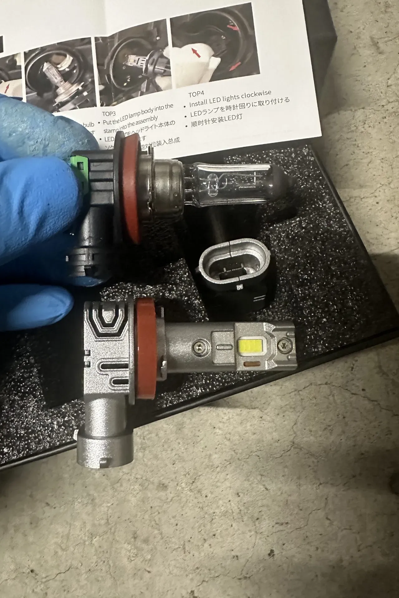 ZC33Sのフォグランプを明るいLED電球に交換する方法を解説 - 画像6
