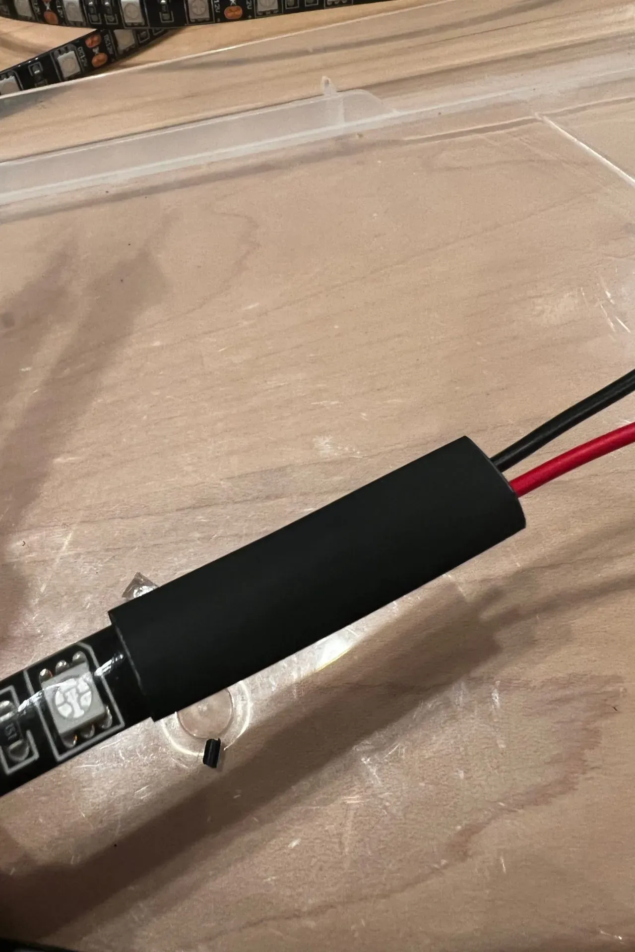 ZC33Sのフロントグリルに青色LEDテープライトを設置する方法 - 画像3