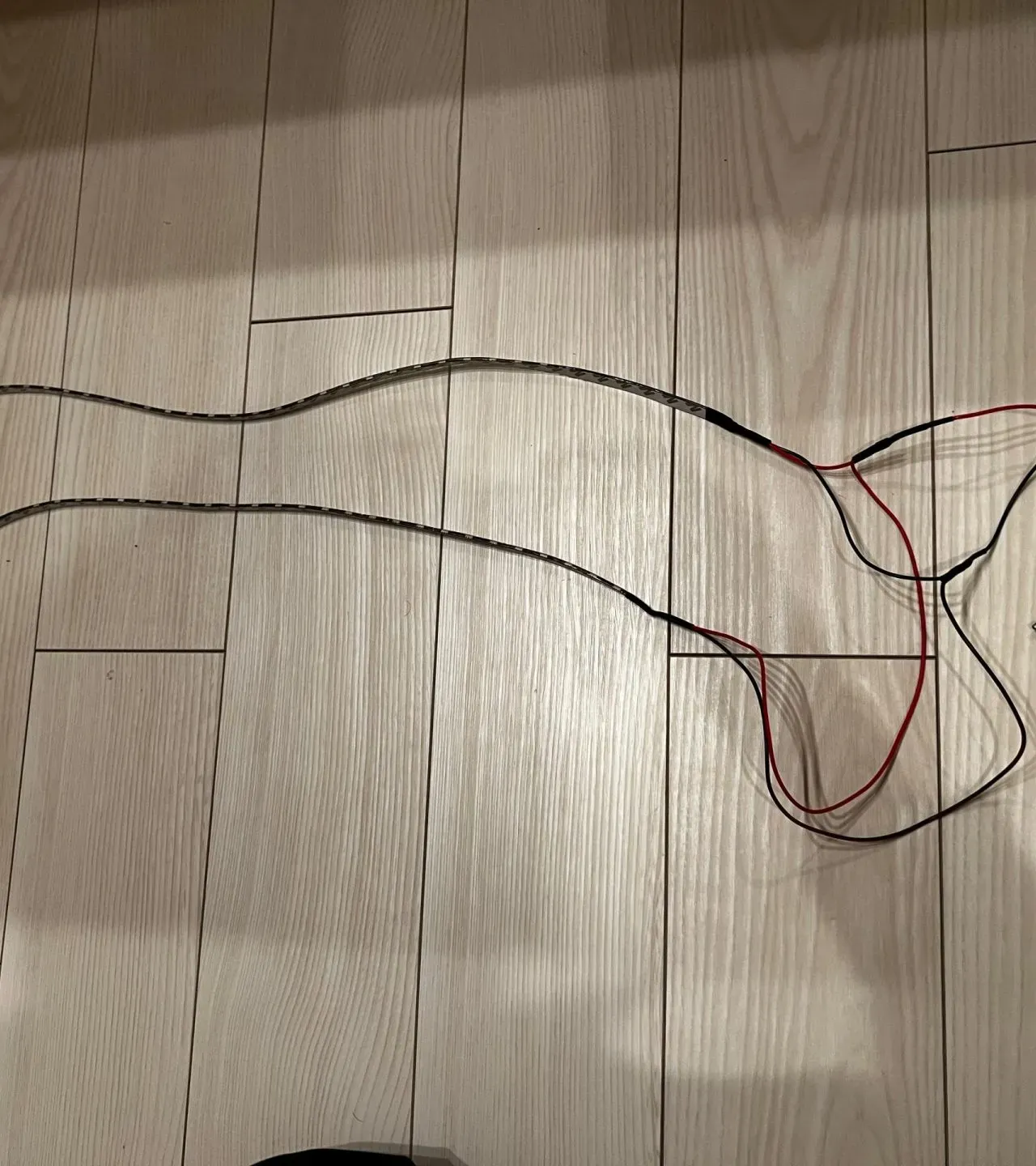 ZC33Sのフロントグリルに青色LEDテープライトを設置する方法 - 画像4