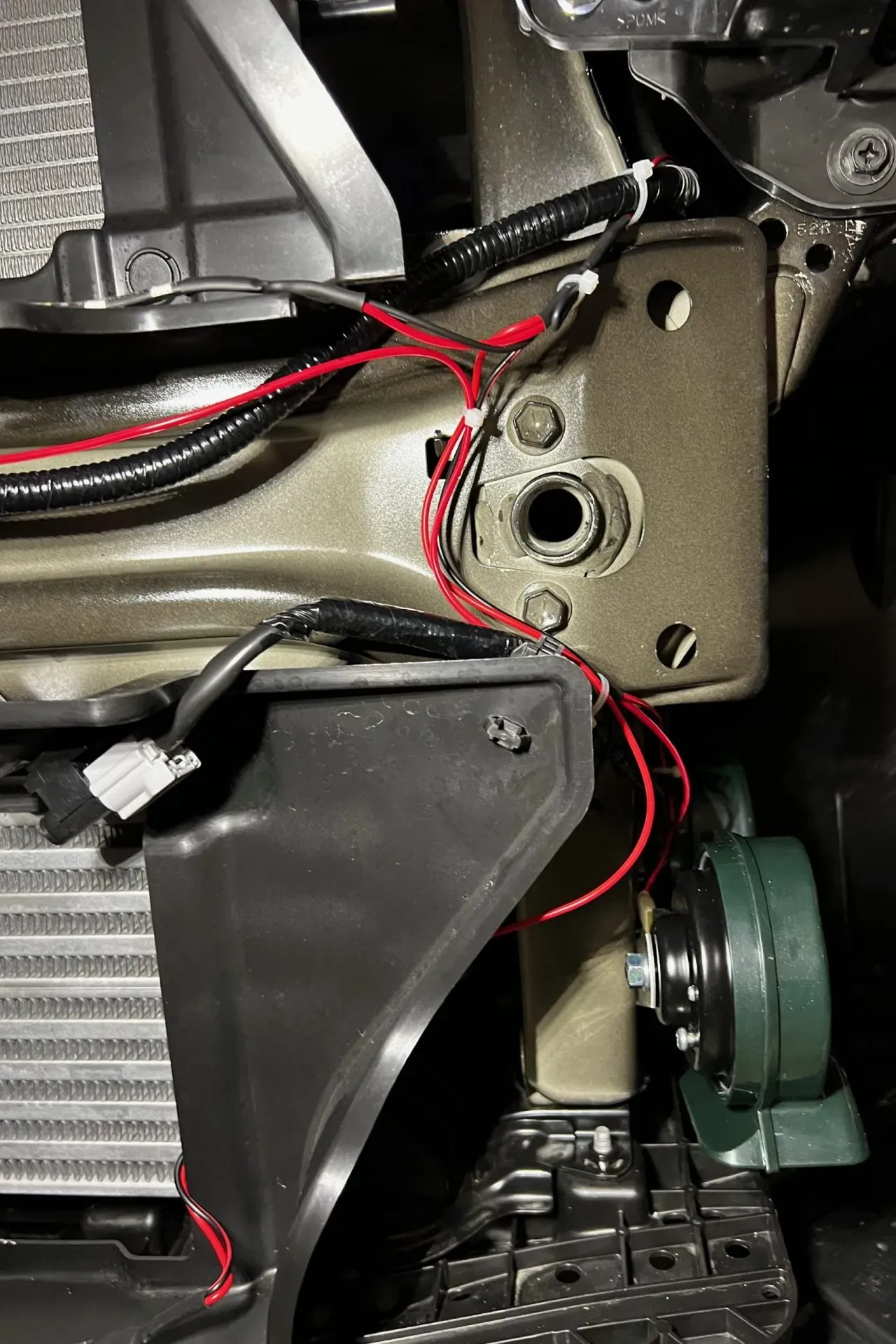 スイスポ(ZC33S)のホーン交換手順を詳しく解説DIYで簡単交換 - 画像18