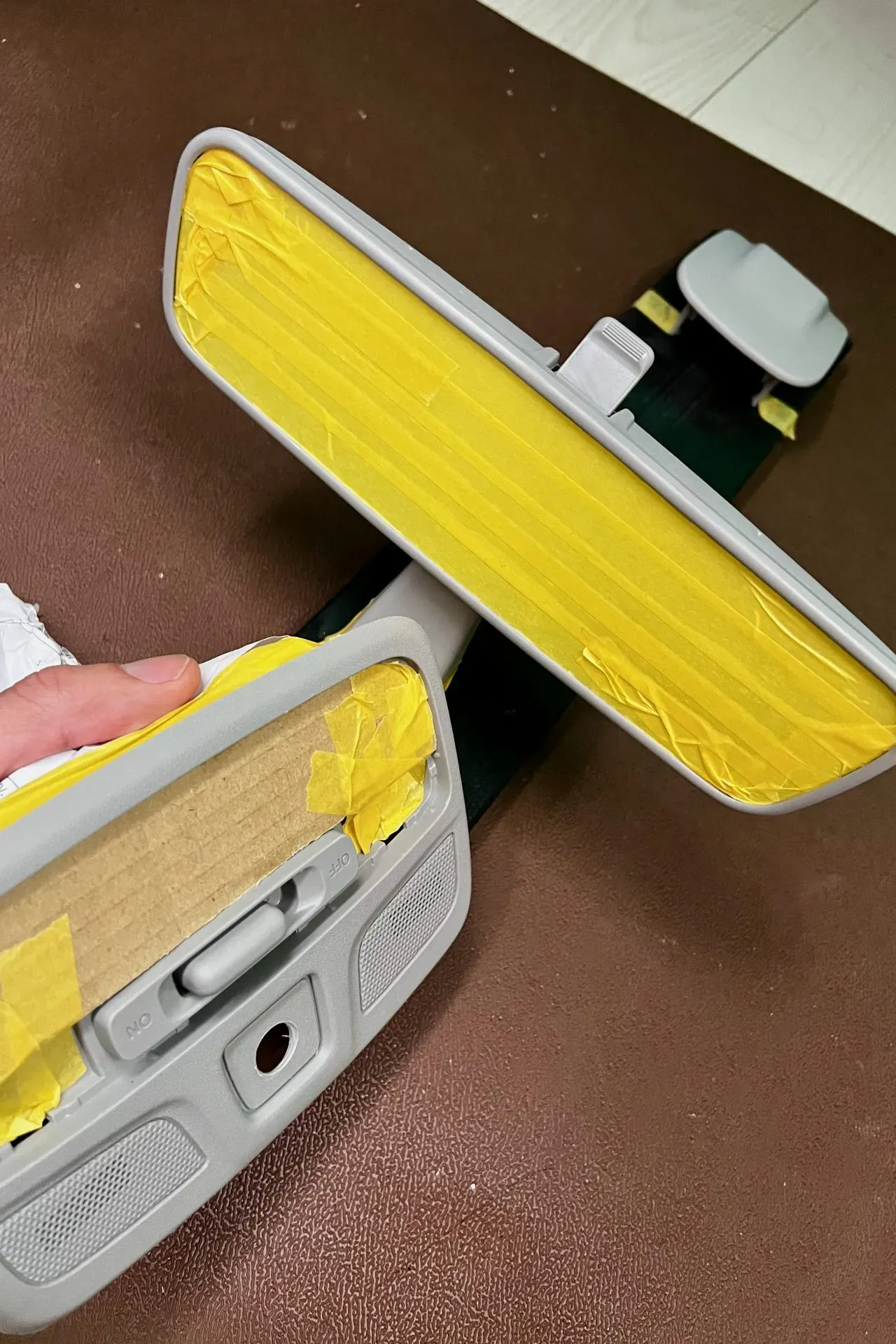 ルームミラーとルームランプを黒に塗装ZC33Sの内装に高級感を - 画像11