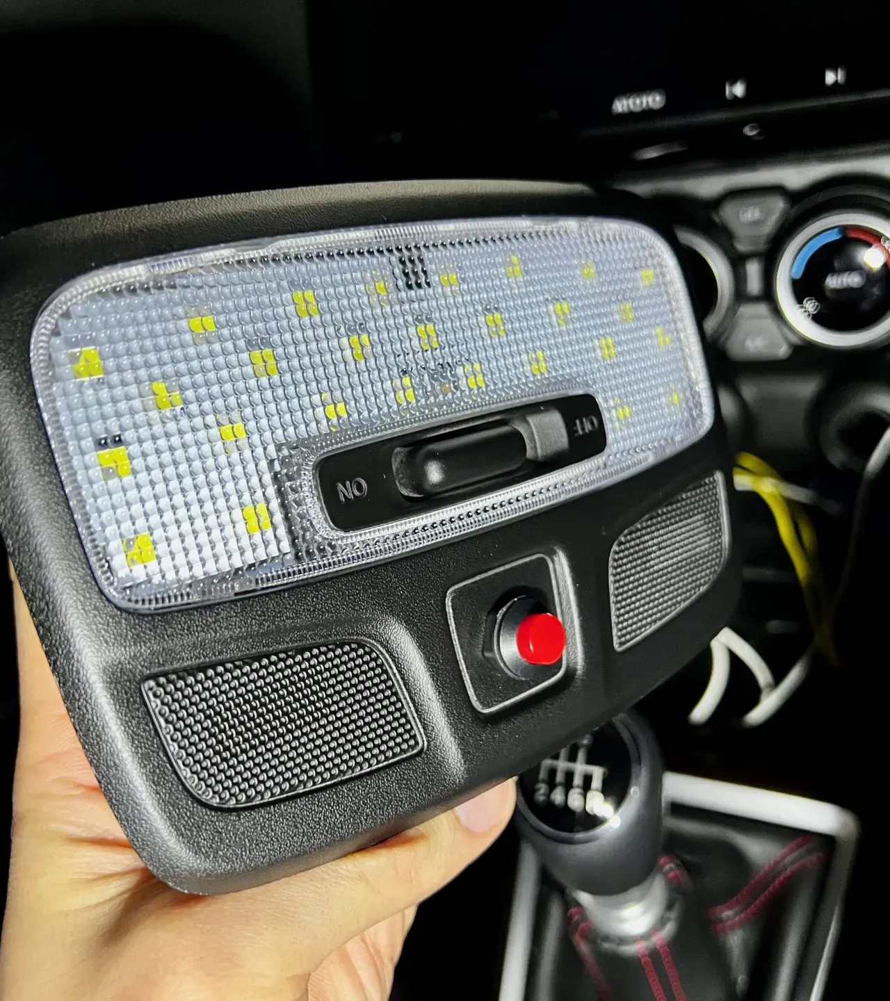 ルームミラーとルームランプを黒に塗装ZC33Sの内装に高級感を - 画像22