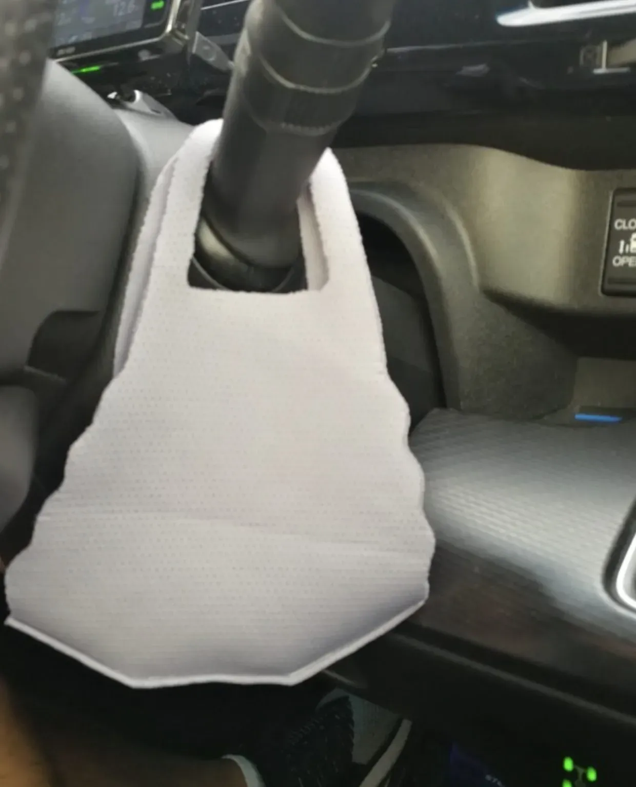 ZC33Sにマスクホルダーを設置車内をスッキリ整理する方法 - 画像1