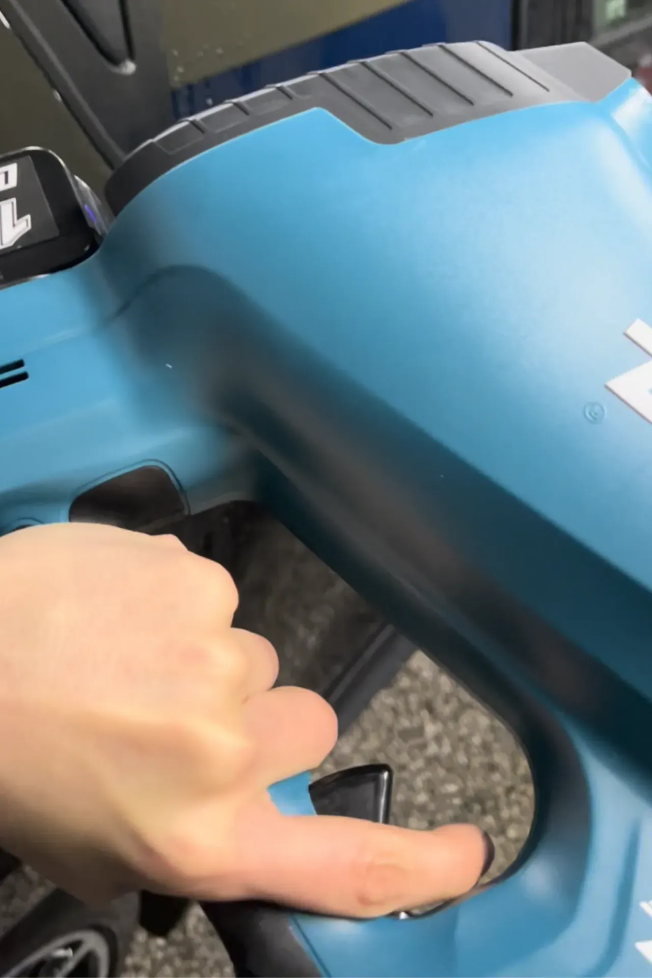 Makitaブロア(MUB184DZ)は洗車の拭き上げに最適使用レビュー - 画像2