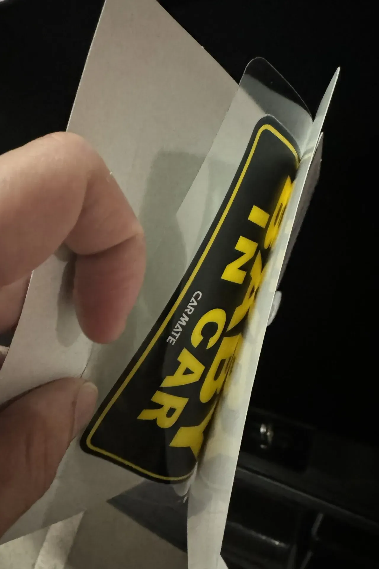 「赤ちゃん乗ってます」ステッカーの貼り方とおすすめ商品 - 画像3