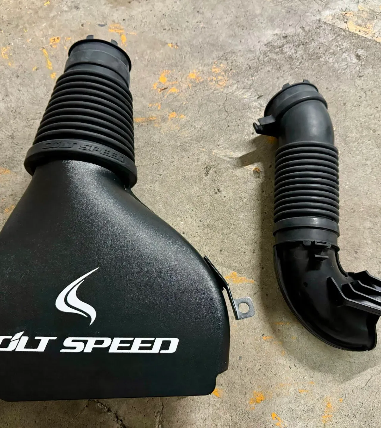 スイスポ(ZC33S)にコルトスピードのハイフローインテークを取り付ける