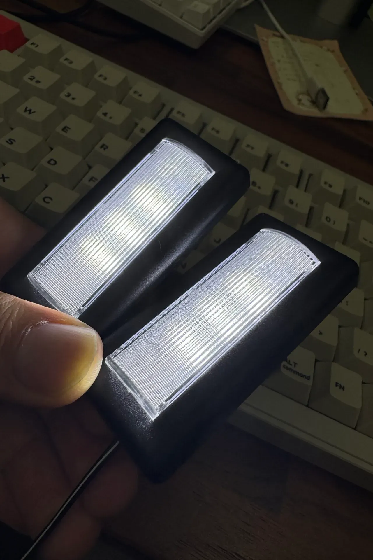 ZC33Sの後部座席に室内灯(LED)を追加する方法を解説 - 画像1