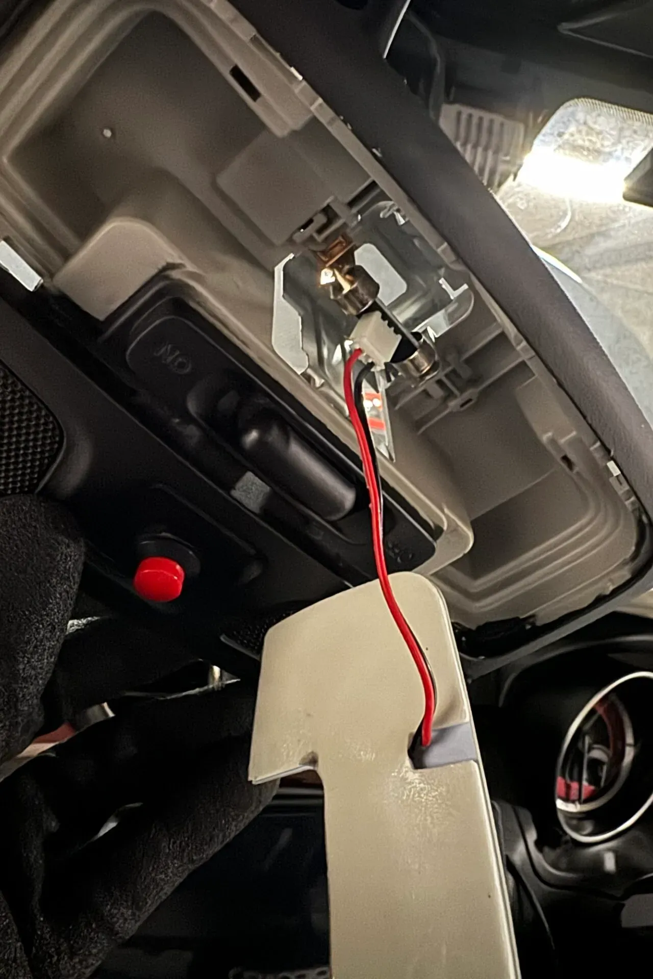 ZC33Sの後部座席に室内灯(LED)を追加する方法を解説 - 画像15