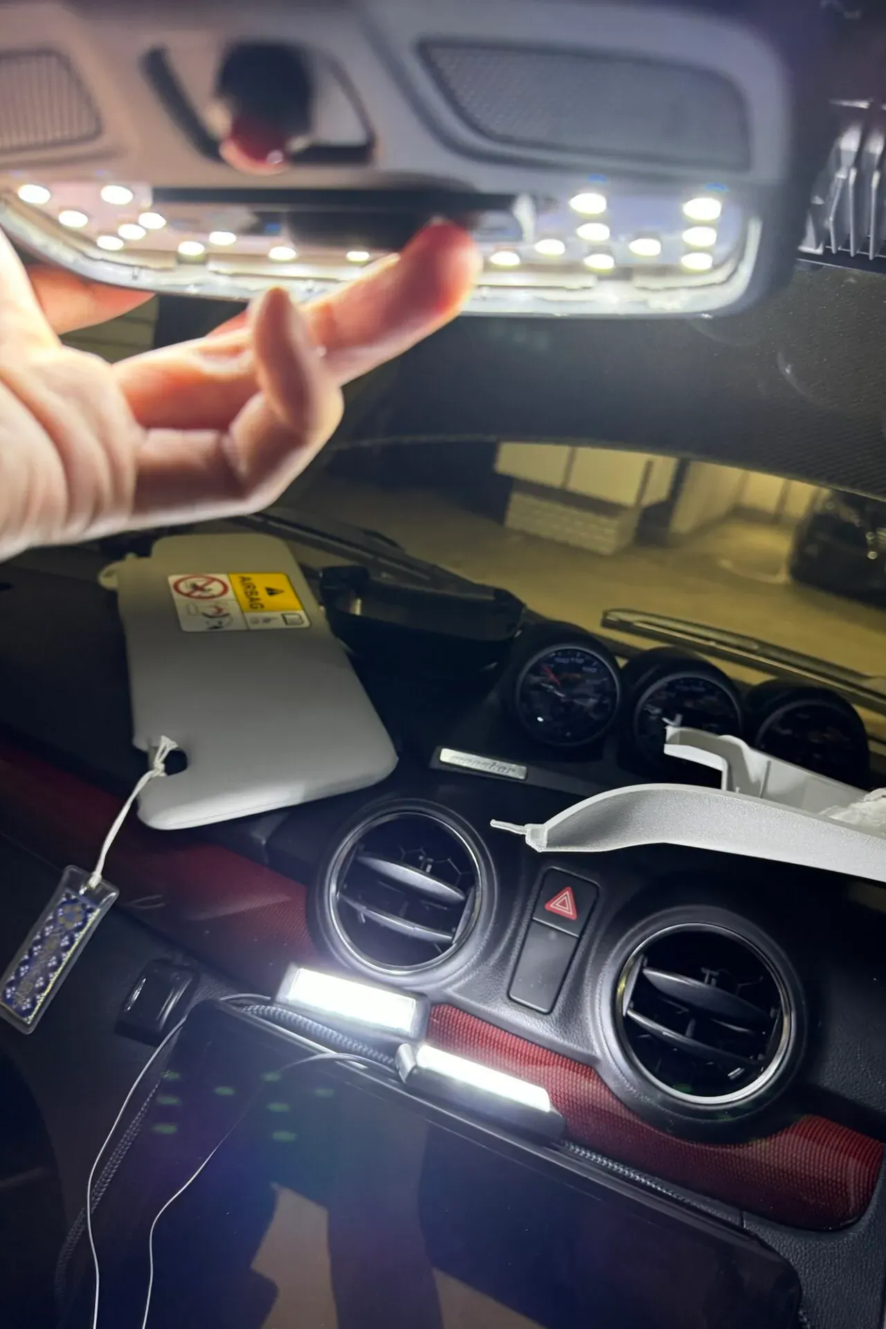 ZC33Sの後部座席に室内灯(LED)を追加する方法を解説 - 画像20
