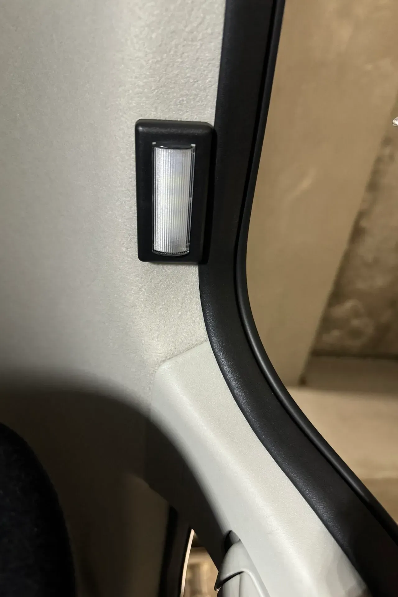 ZC33Sの後部座席に室内灯(LED)を追加する方法を解説 - 画像27
