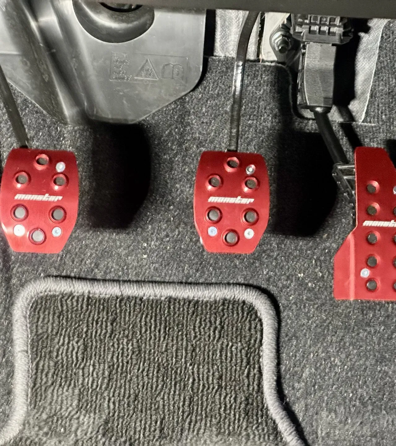スイスポ(ZC33S)にモンスターのペダルカバーを取り付ける方法【結構