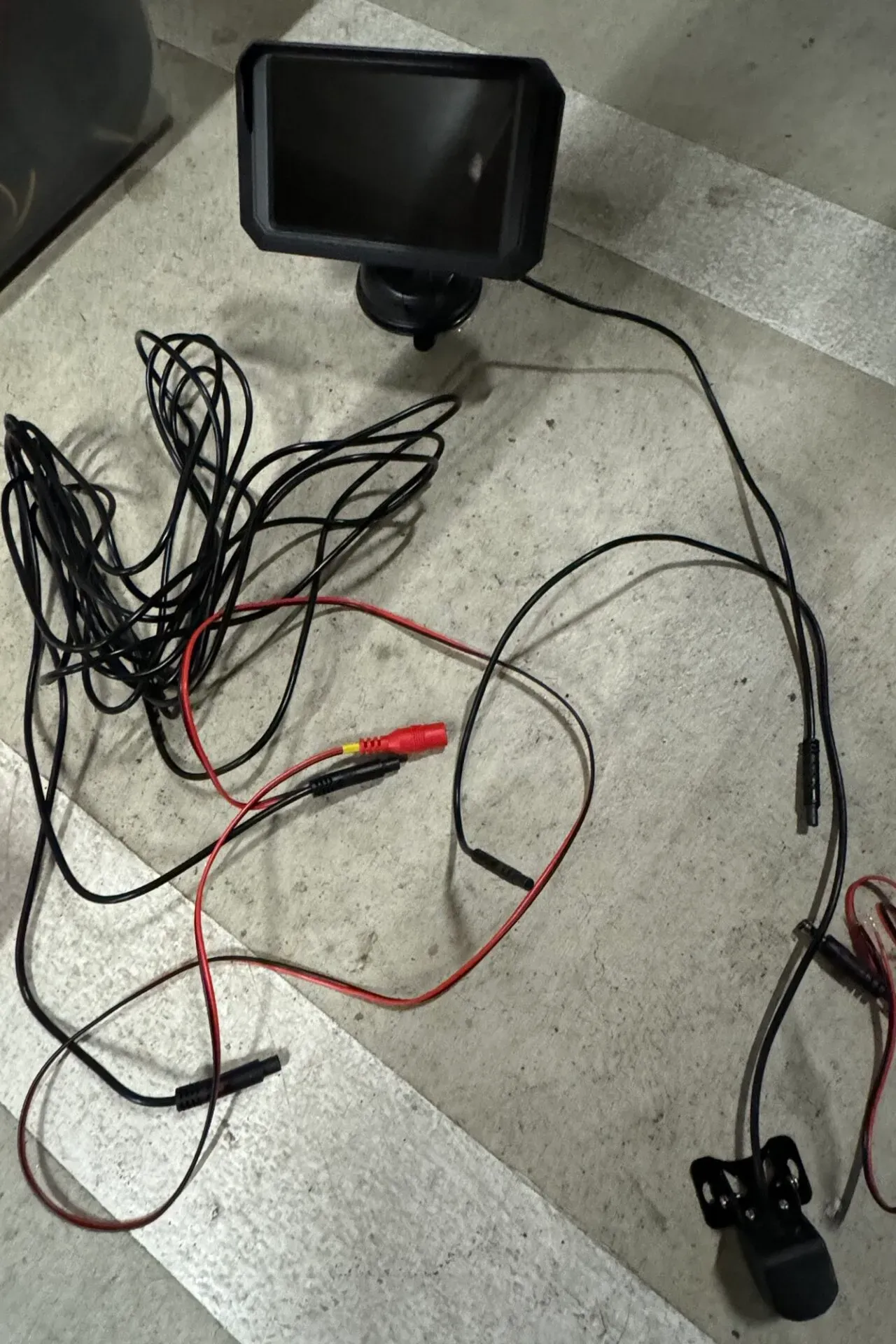 ZC33Sの後部座席にベビーモニターを設置取り付け方法を解説 - 画像5