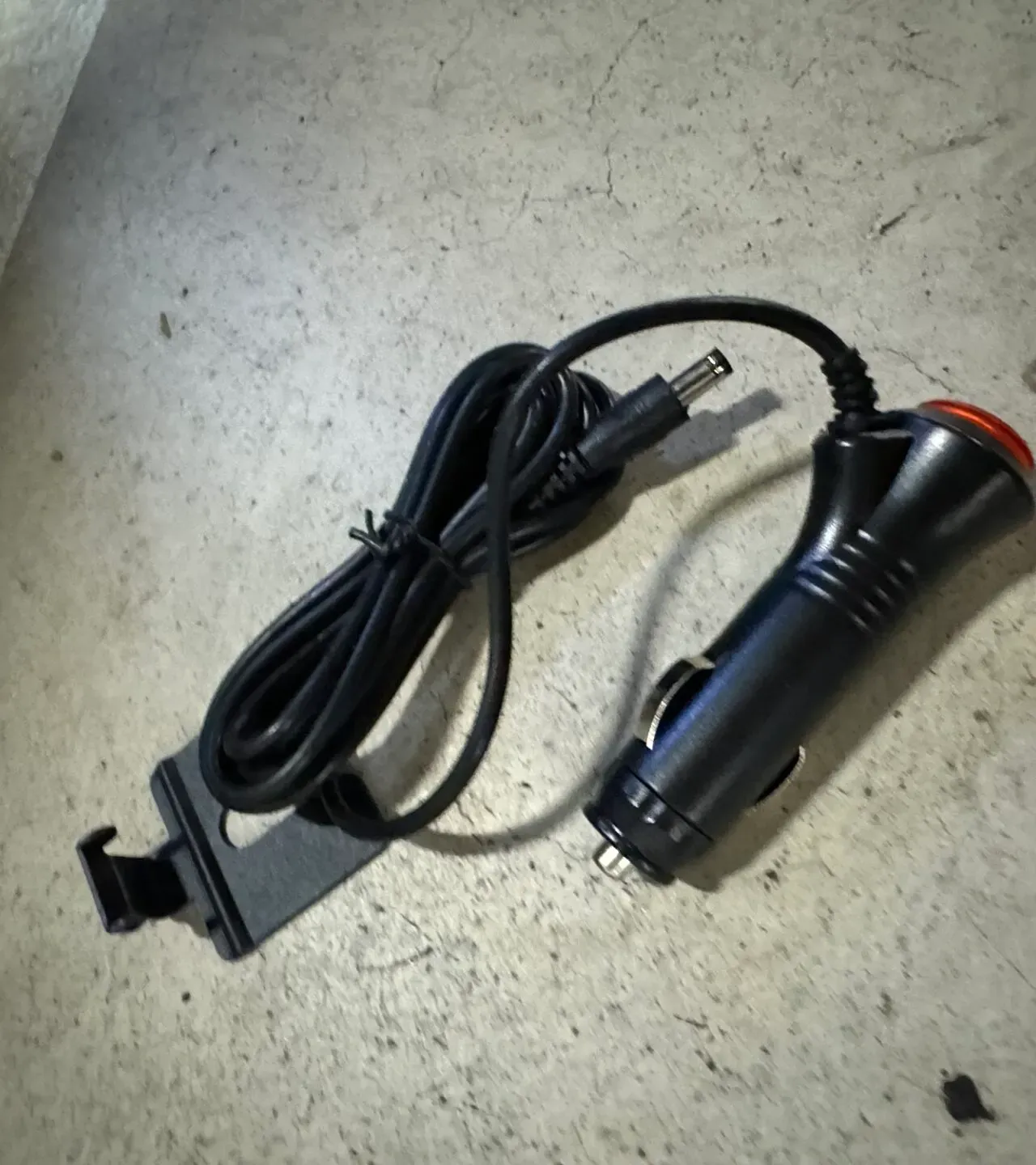 ZC33Sの後部座席にベビーモニターを設置取り付け方法を解説 - 画像6