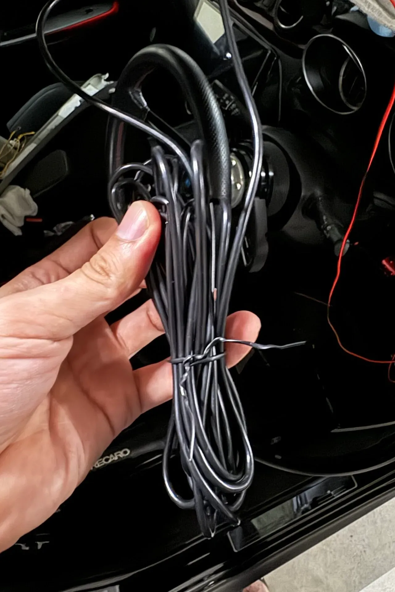 ZC33Sの後部座席にベビーモニターを設置取り付け方法を解説 - 画像10