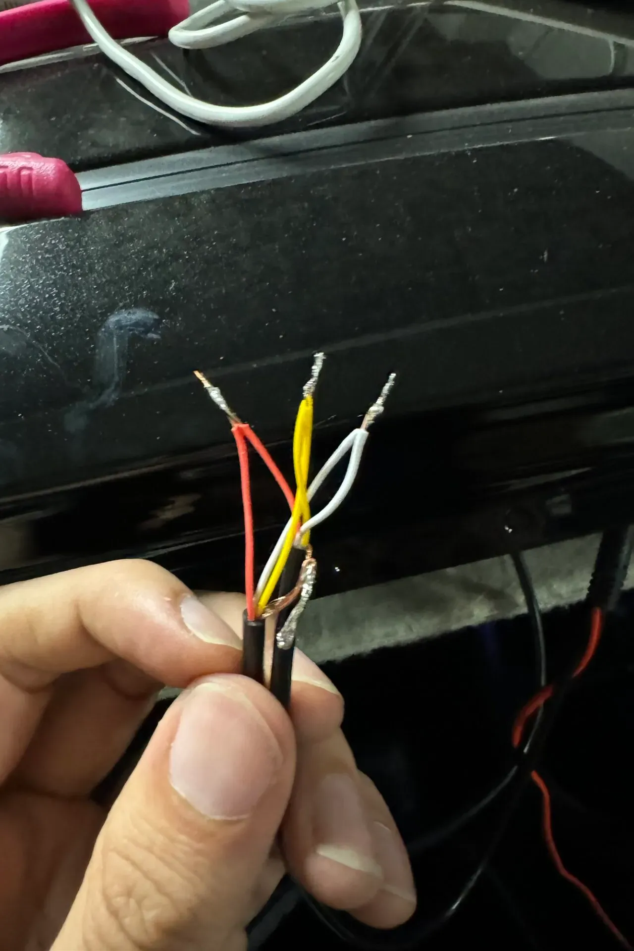 ZC33Sの後部座席にベビーモニターを設置取り付け方法を解説 - 画像13