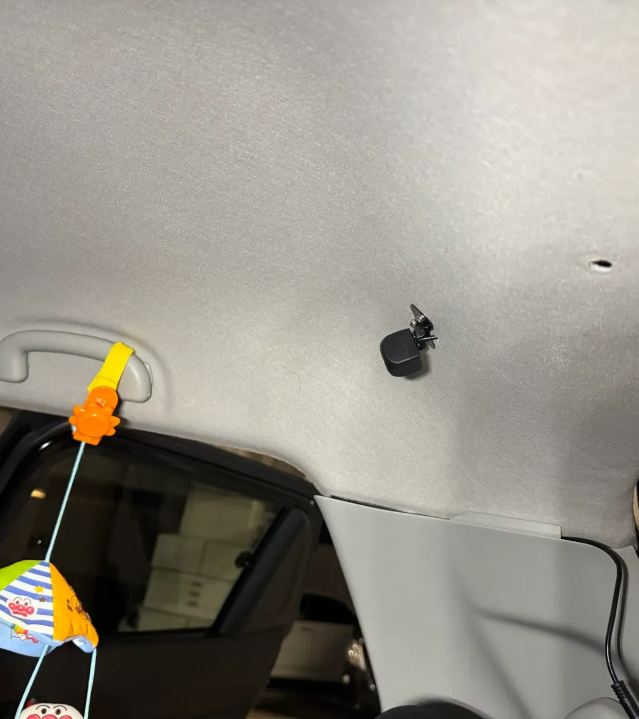 ZC33Sの後部座席にベビーモニターを設置取り付け方法を解説 - 画像20