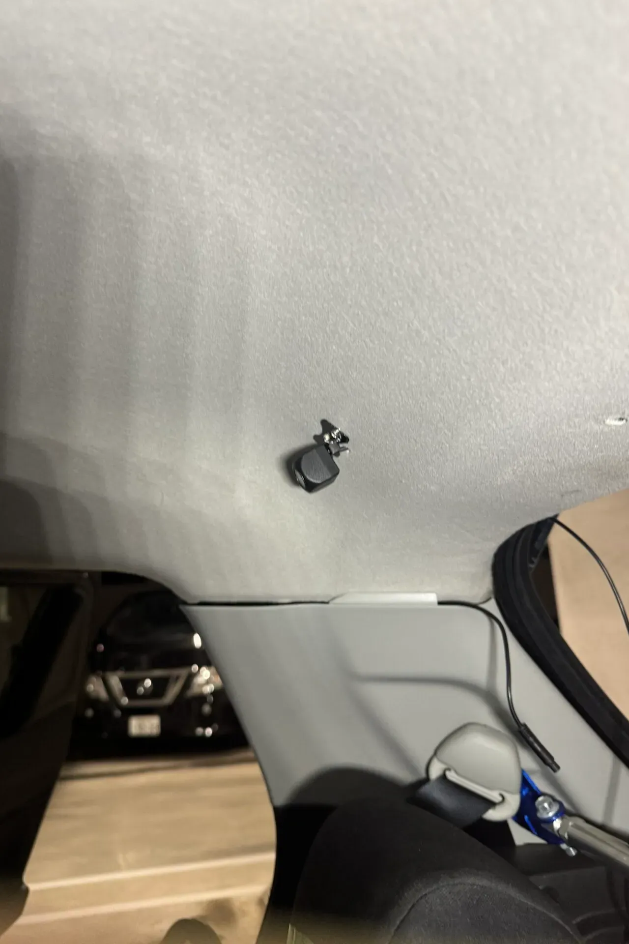 ZC33Sの後部座席にベビーモニターを設置取り付け方法を解説 - 画像21