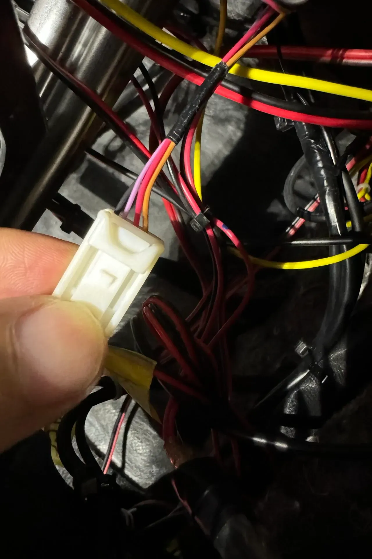 ZC33Sの後部座席にベビーモニターを設置取り付け方法を解説 - 画像25