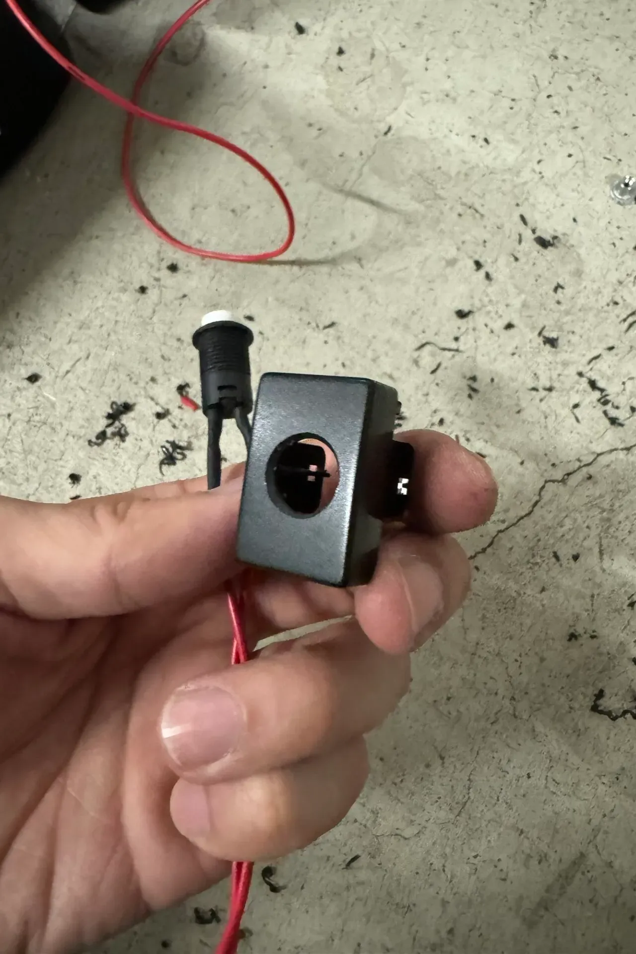ZC33Sの後部座席にベビーモニターを設置取り付け方法を解説 - 画像27