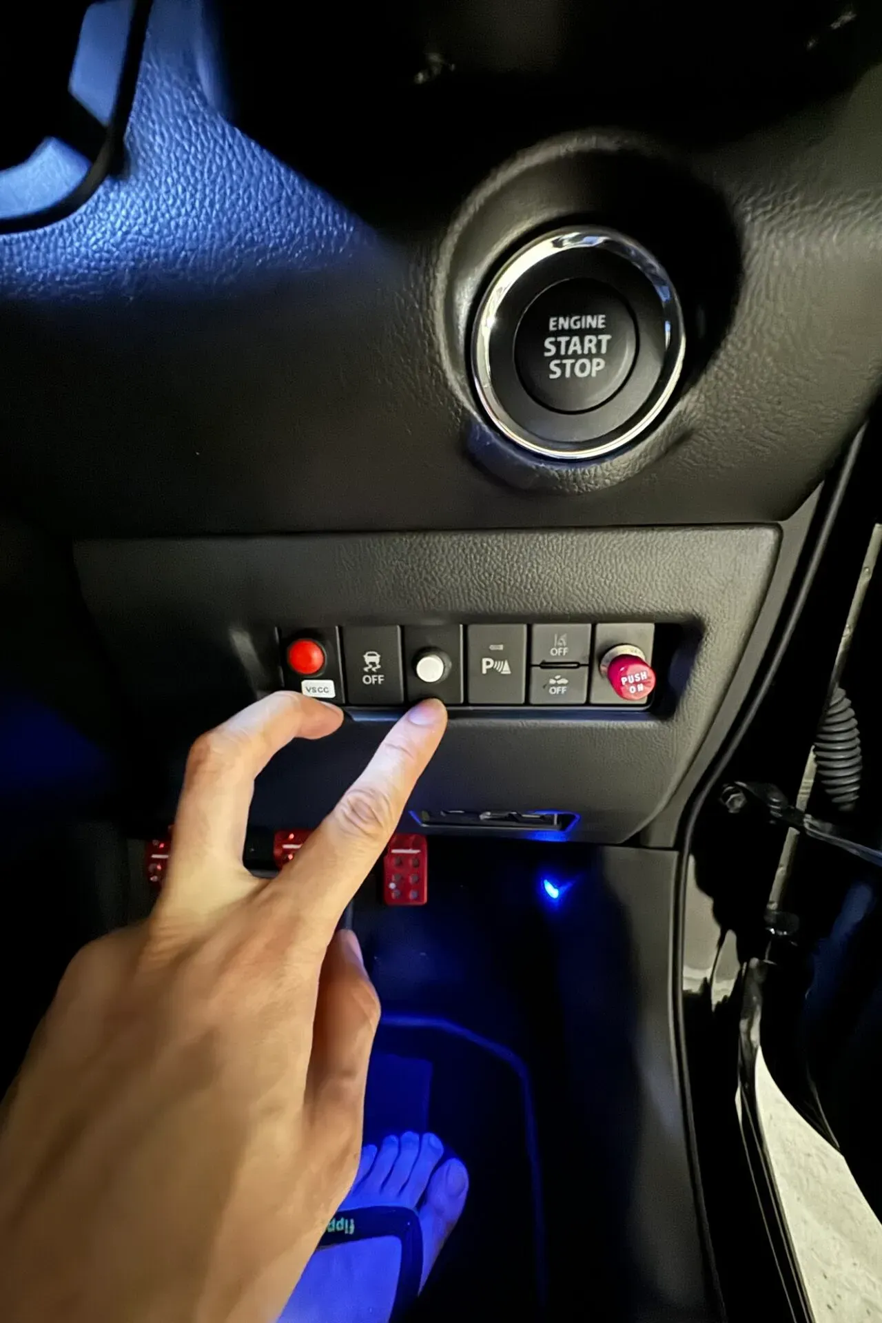 ZC33Sの後部座席にベビーモニターを設置取り付け方法を解説 - 画像28