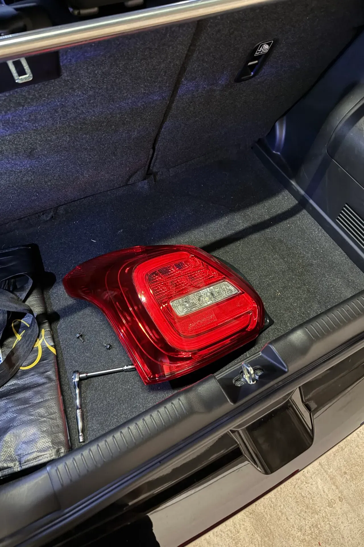 ZC33Sのテールライトをスモーク塗装する方法塗装編手順を解説 - 画像7