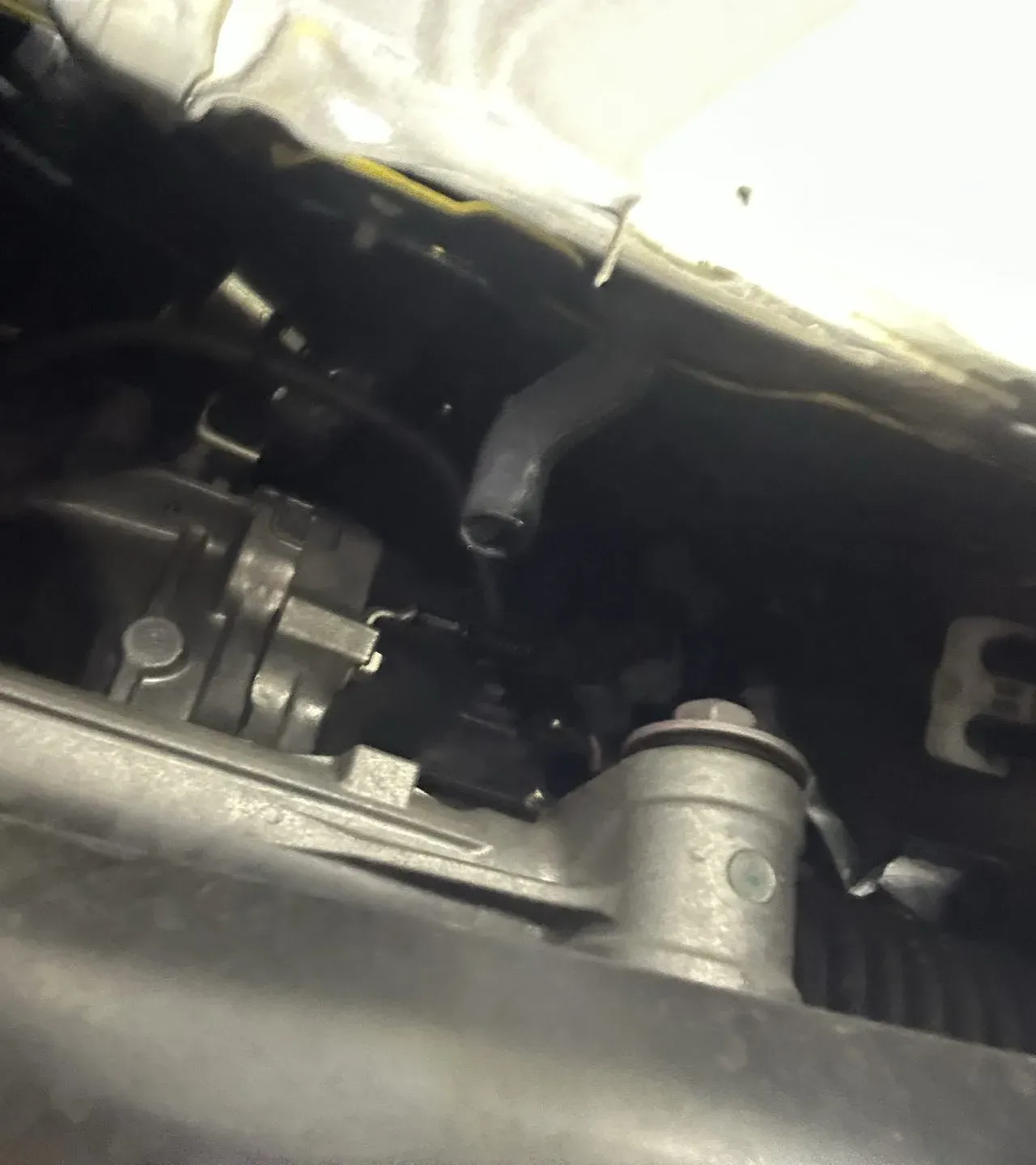 エアコンドレーンホースを延長水がクロスメンバーに当たる問題を解決 - 画像6