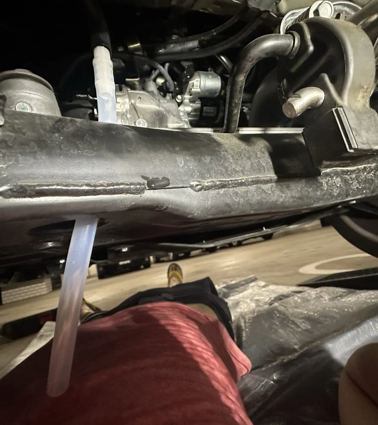 エアコンドレーンホースを延長水がクロスメンバーに当たる問題を解決 - 画像8