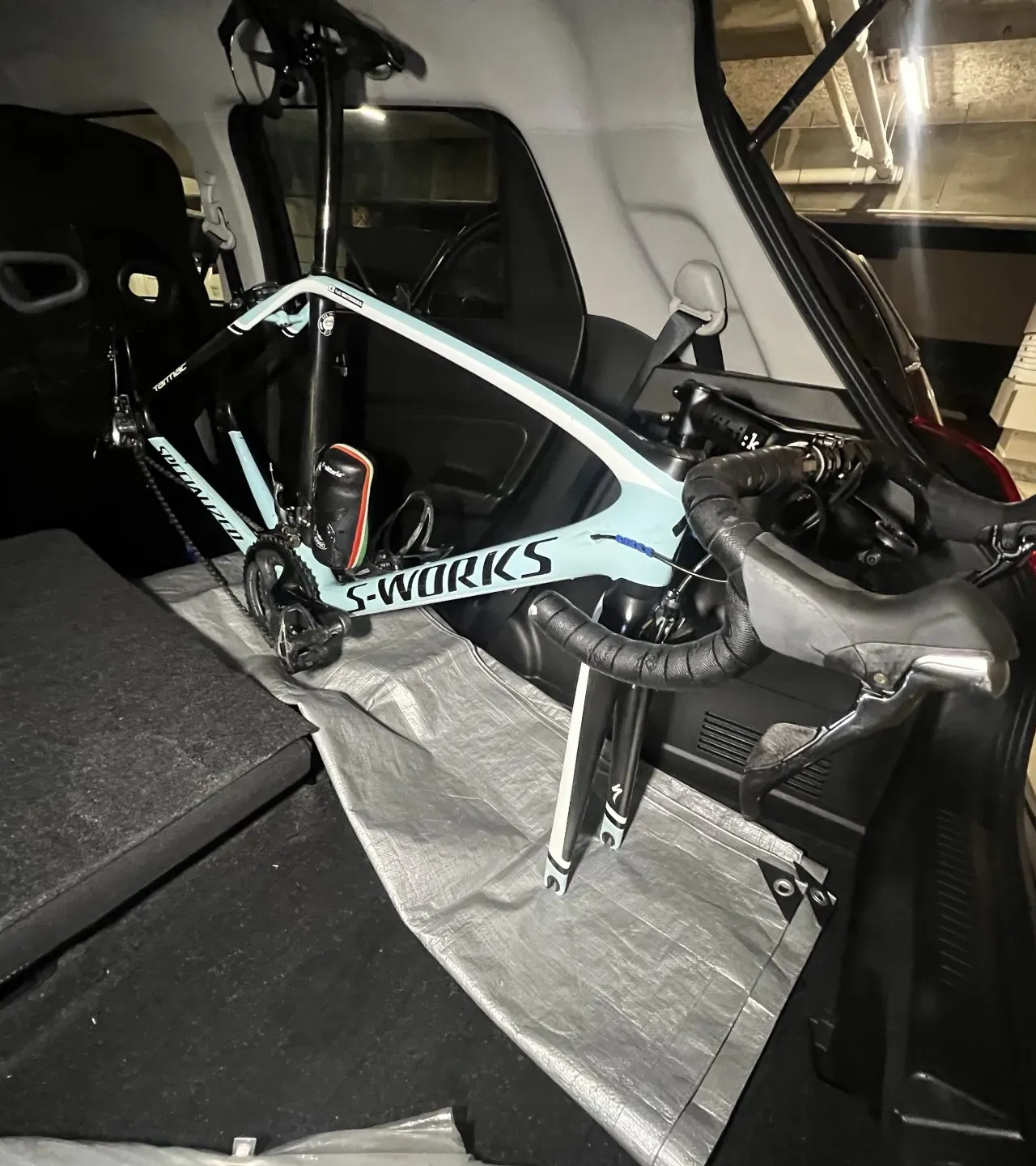 スイスポ(ZC33S)にロードバイクを車載する方法積み方を解説 - 画像4