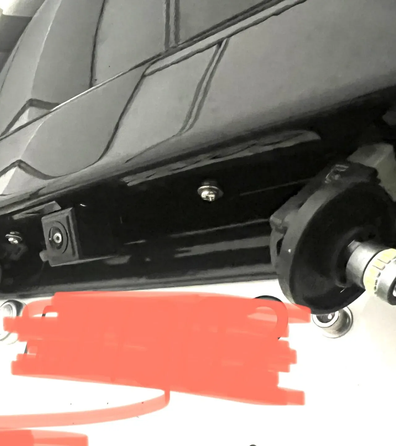 ZC33Sのナンバー灯(ライセンス灯)をLEDに交換する方法 - 画像7