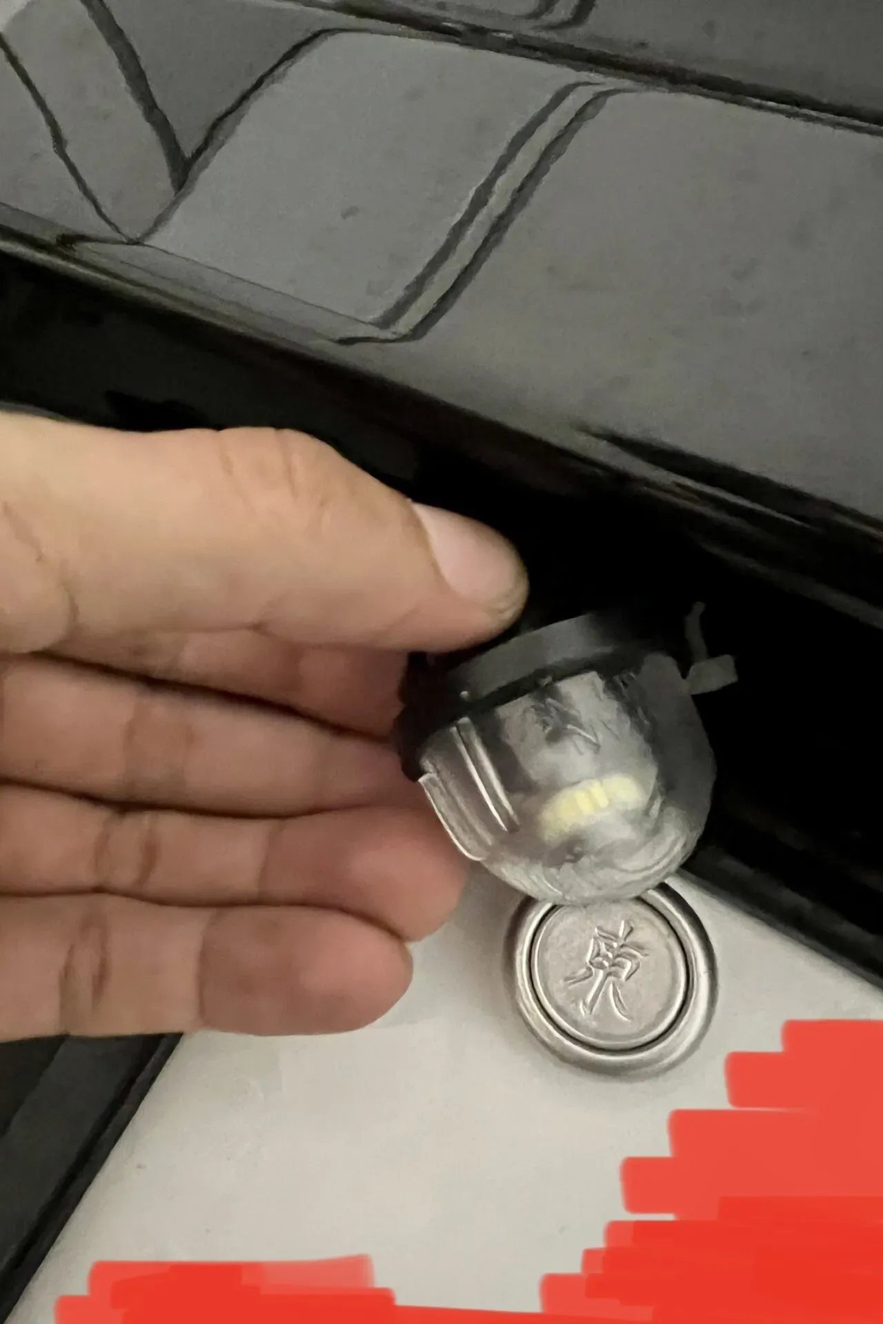 ZC33Sのナンバー灯(ライセンス灯)をLEDに交換する方法 - 画像8