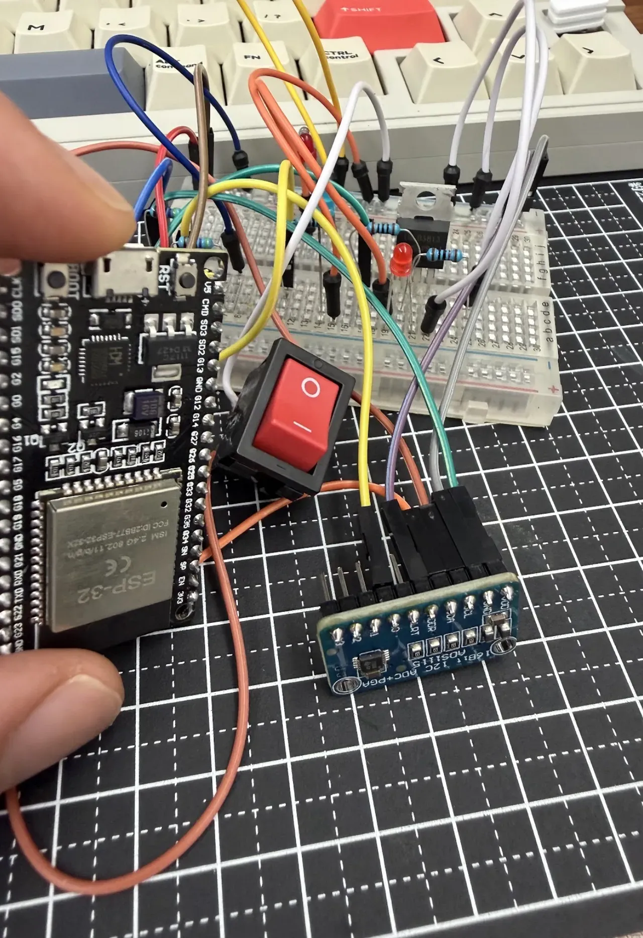 ICWS ESP32コントローラー - ブレッドボード試作、ADS1115とMOSFET周りの配線