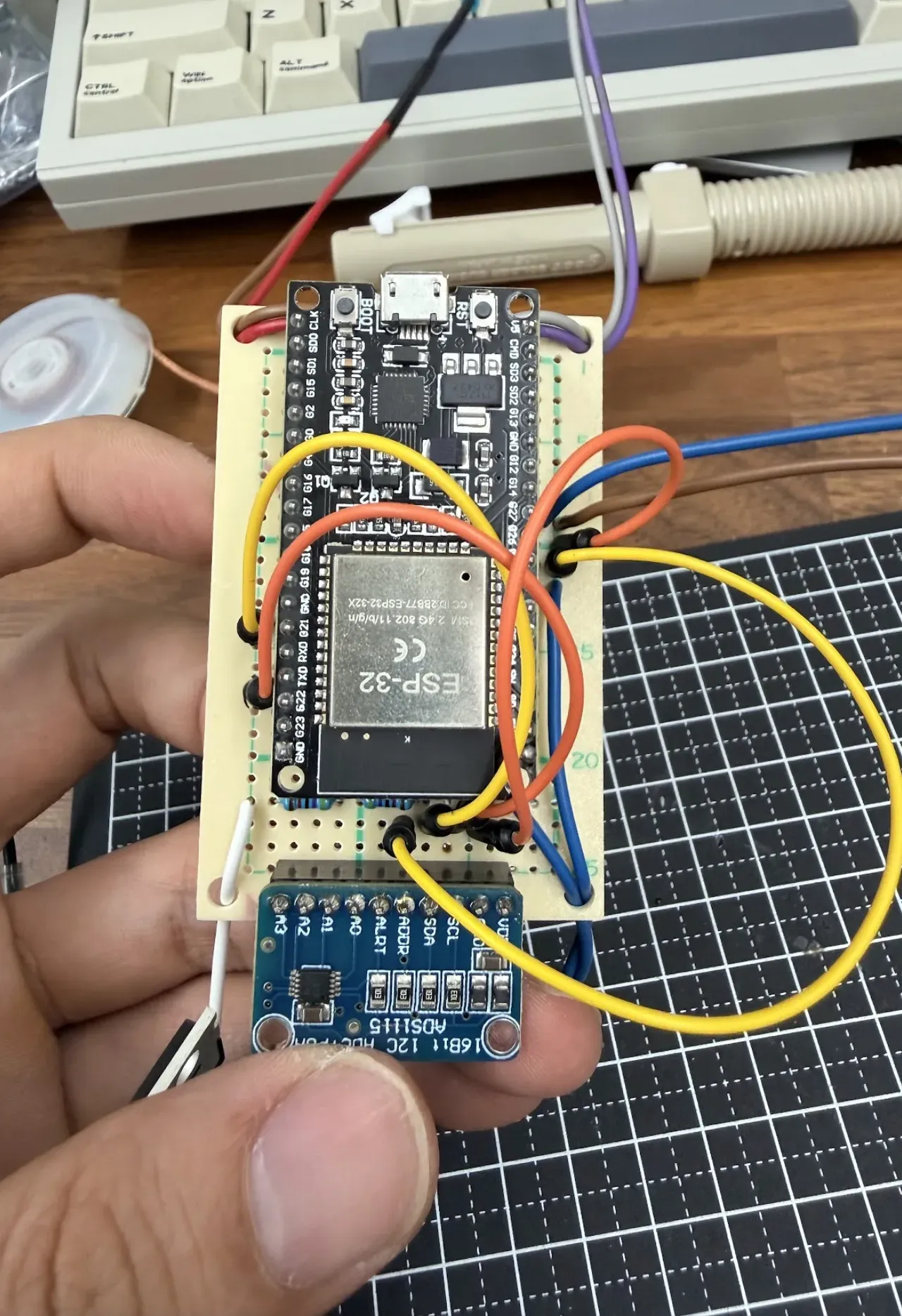 ICWS ESP32コントローラー - ユニバーサル基板にESP32とADS1115を実装