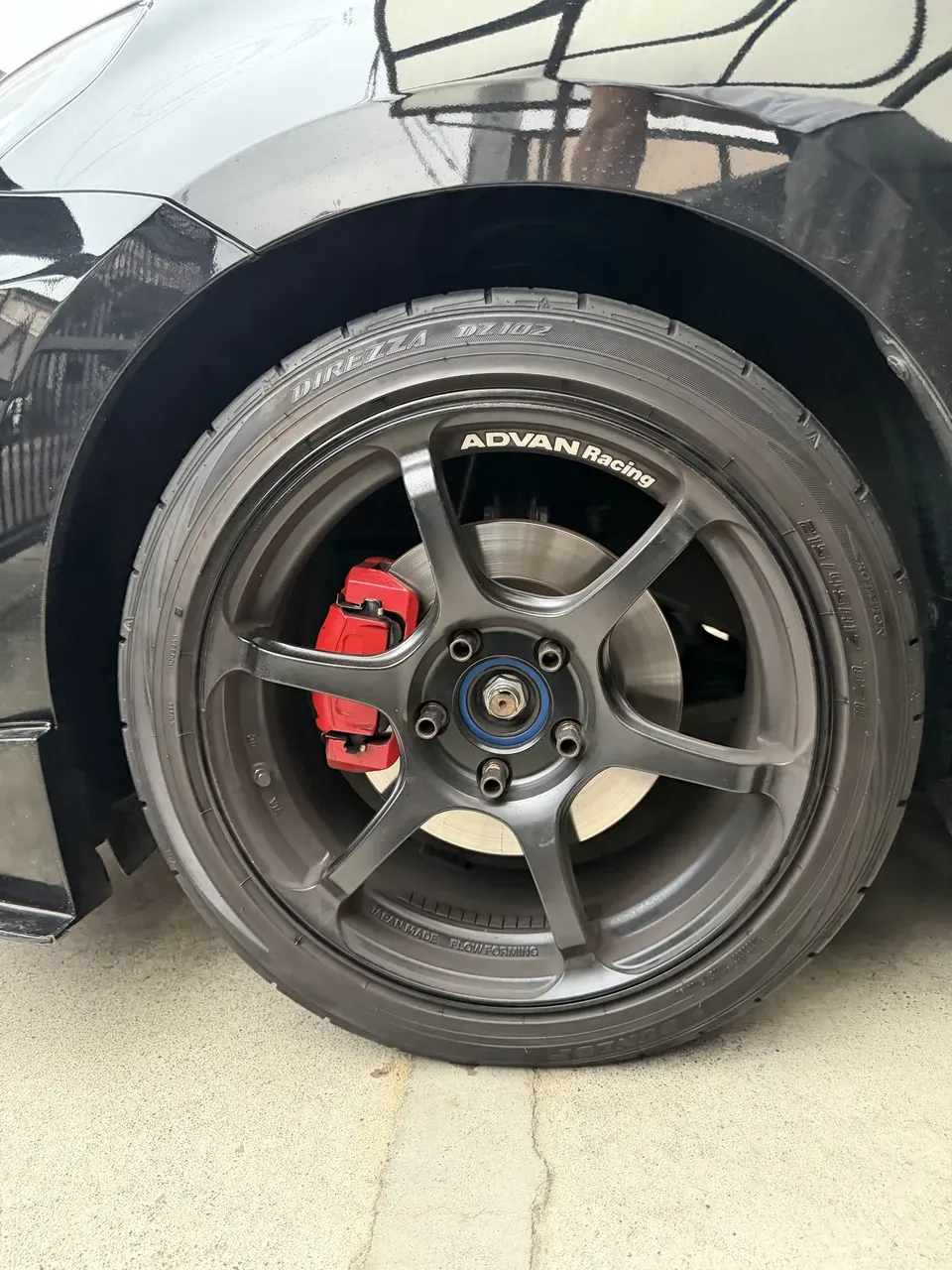 タイヤ一発!Vを吹いてしばらく放置したあとのフロントタイヤ